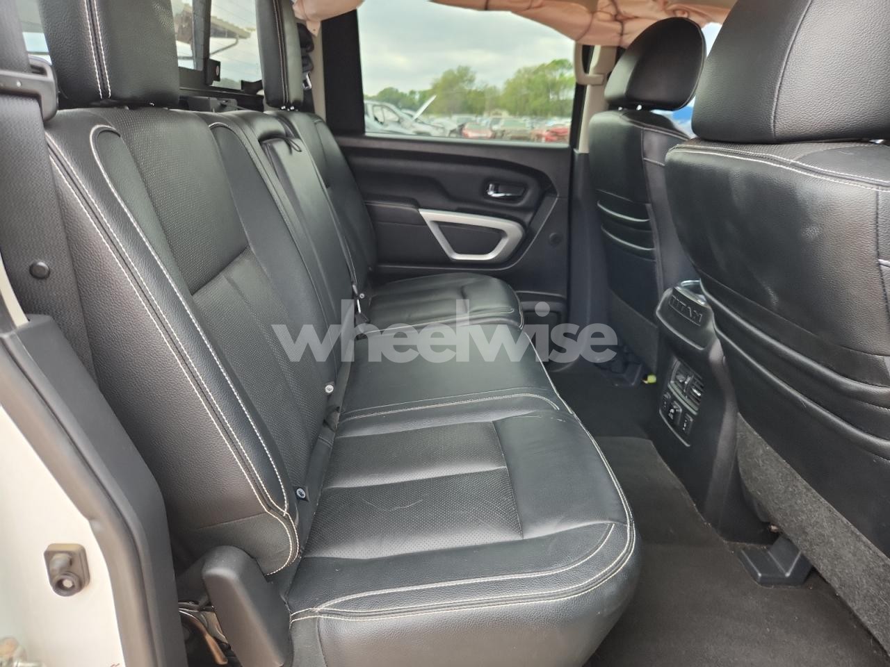 Photo 10 of 2018 NISSAN TITAN XD SL N/A (VIN 1N6BA1F42JN515203)