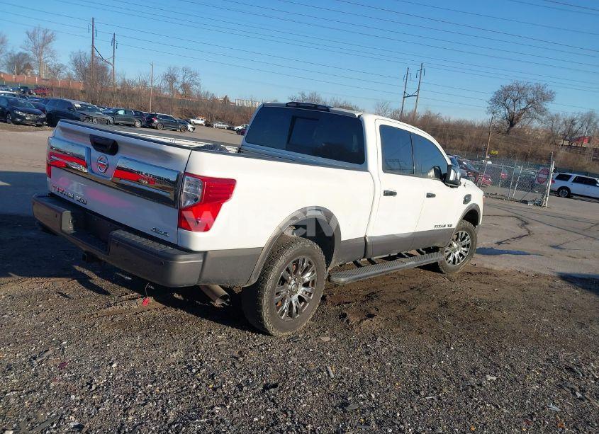 Photo 4 of 2018 Nissan Titan XD PLATINUM RESERVE DIESEL (VIN 1N6BA1F45JN521996)