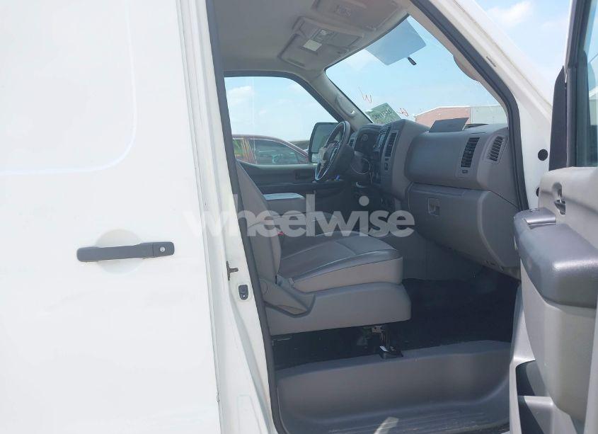 Photo 18 of 2018 Nissan Nv CARGO NV2500 HD SV V6 (VIN 1N6BF0KY1JN801581)