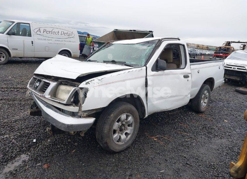 Photo 2 of 1999 Nissan Frontier XE (VIN 1N6DD21S0XC304100)