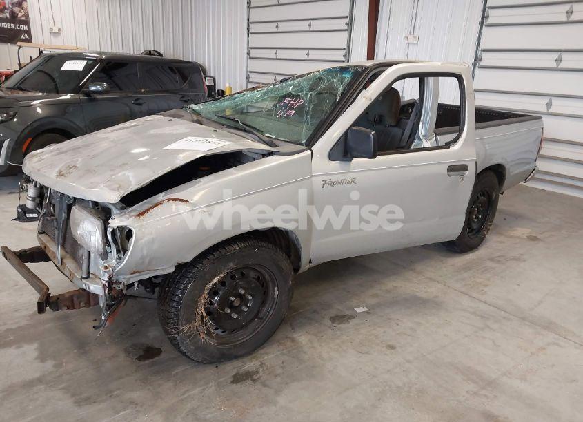 Photo 2 of 2000 Nissan Frontier XE (VIN 1N6DD21S3YC436186)