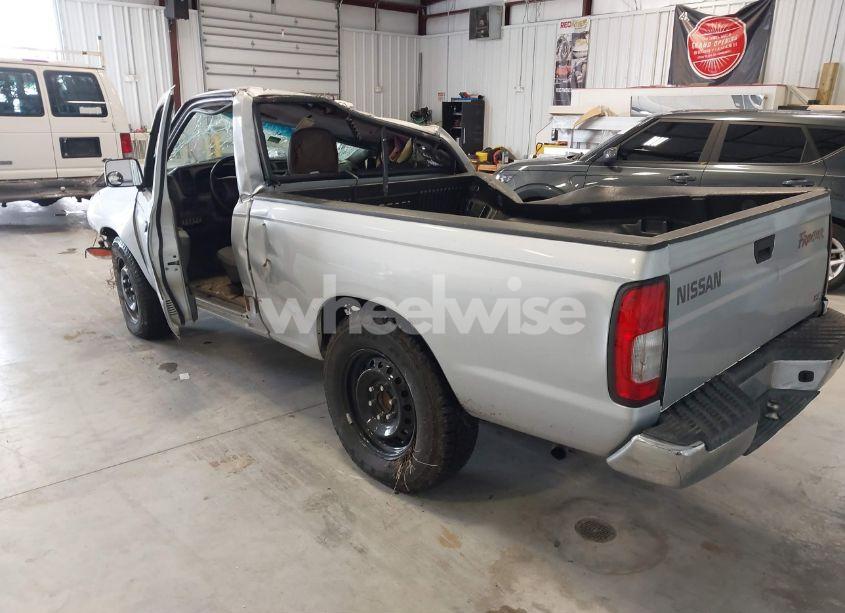 Photo 3 of 2000 Nissan Frontier XE (VIN 1N6DD21S3YC436186)