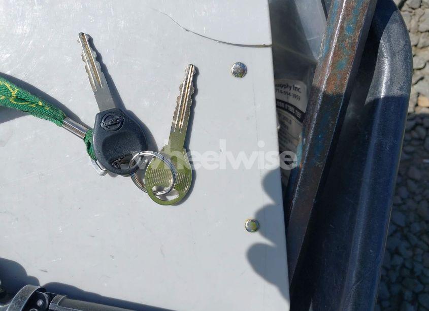 Photo 11 of 2001 Nissan Frontier XE (VIN 1N6DD21S41C390650)