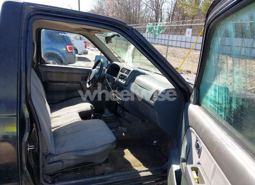 Photo 5 of 2001 Nissan Frontier XE (VIN 1N6DD21S91C366506)
