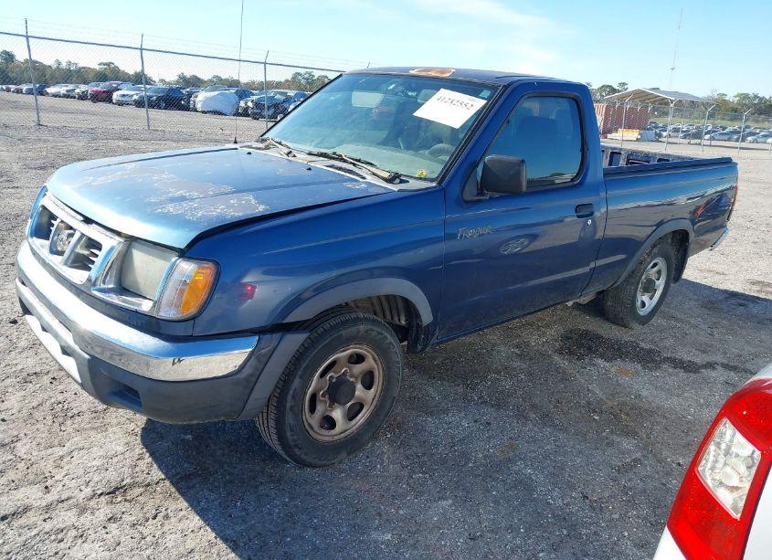 Photo 2 of 2000 Nissan Frontier XE (VIN 1N6DD21SXYC362670)