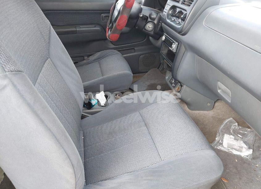 Photo 5 of 2001 Nissan Frontier XE (VIN 1N6DD26S01C356357)