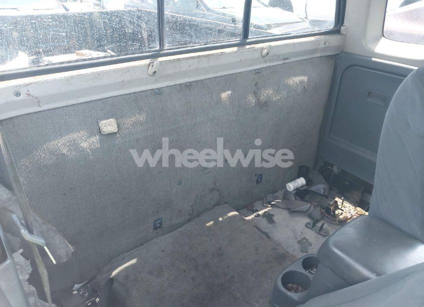 Photo 8 of 2001 Nissan Frontier XE (VIN 1N6DD26S01C356827)