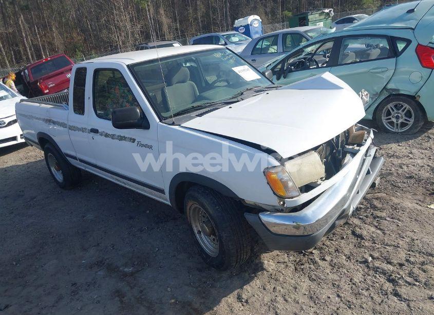 1998 Nissan Frontier SE/XE (VIN 1N6DD26S0WC364868) main photo