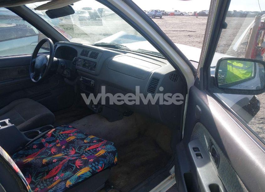 Photo 5 of 1998 Nissan Frontier SE/XE (VIN 1N6DD26S0WC364868)