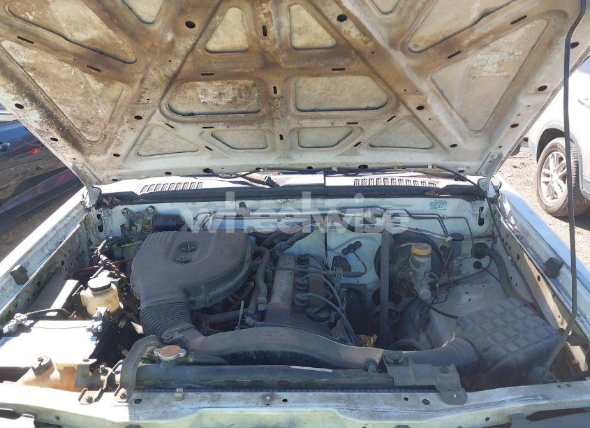 Photo 10 of 1999 Nissan Frontier 2WD SE/XE (VIN 1N6DD26S0XC325585)