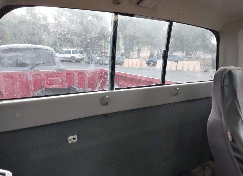 Photo 8 of 2002 Nissan Frontier XE (VIN 1N6DD26S12C337575)