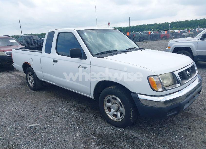 2000 Nissan Frontier XE (VIN 1N6DD26S1YC353901) main photo