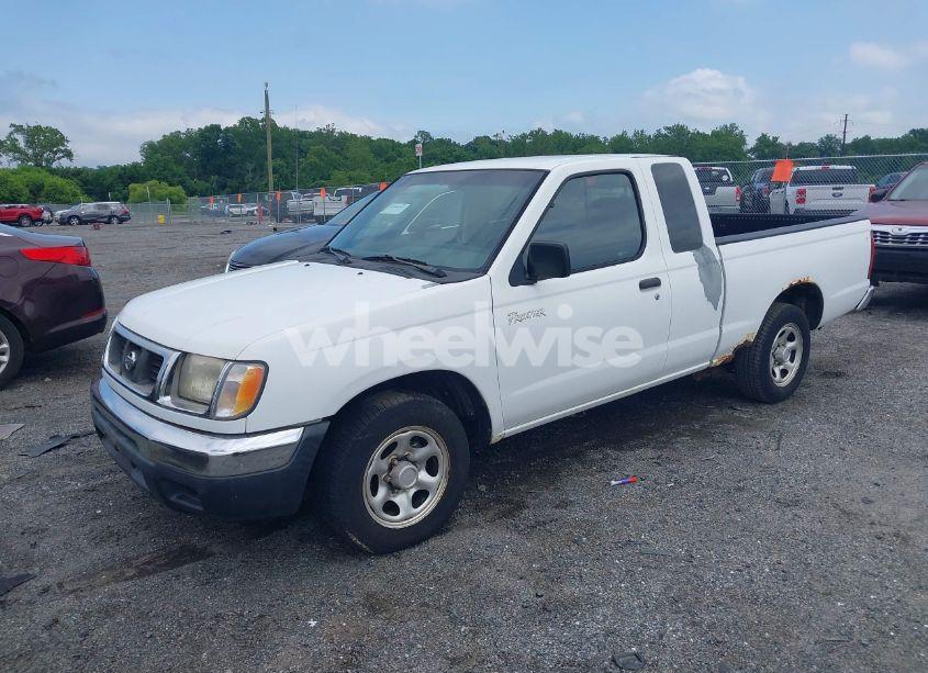 Photo 2 of 2000 Nissan Frontier XE (VIN 1N6DD26S1YC353901)