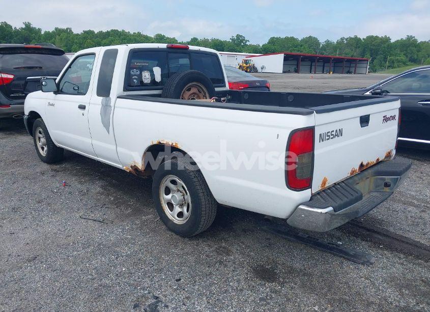 Photo 3 of 2000 Nissan Frontier XE (VIN 1N6DD26S1YC353901)