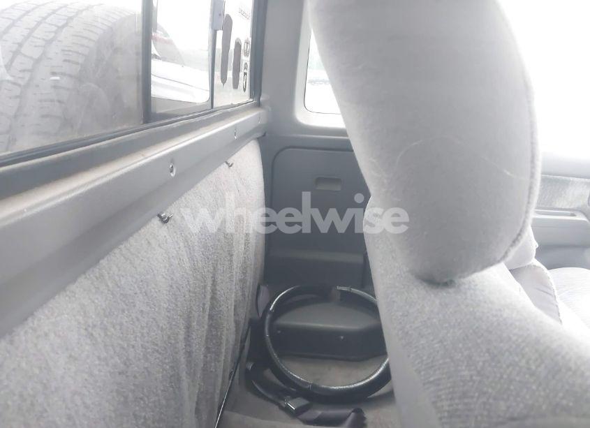 Photo 8 of 2000 Nissan Frontier XE (VIN 1N6DD26S1YC353901)