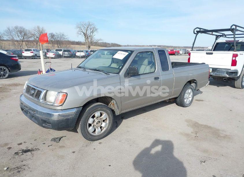 Photo 2 of 2000 Nissan Frontier XE (VIN 1N6DD26S1YC423848)