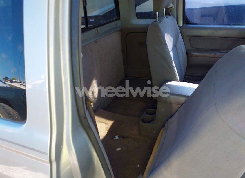 Photo 8 of 2001 Nissan Frontier XE (VIN 1N6DD26S21C343609)