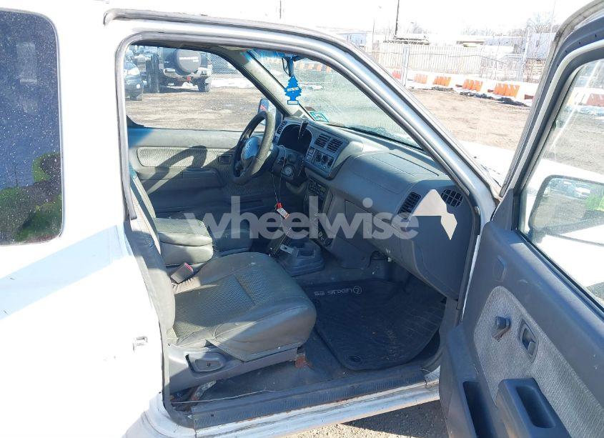 Photo 5 of 2000 Nissan Frontier XE (VIN 1N6DD26S2YC413930)