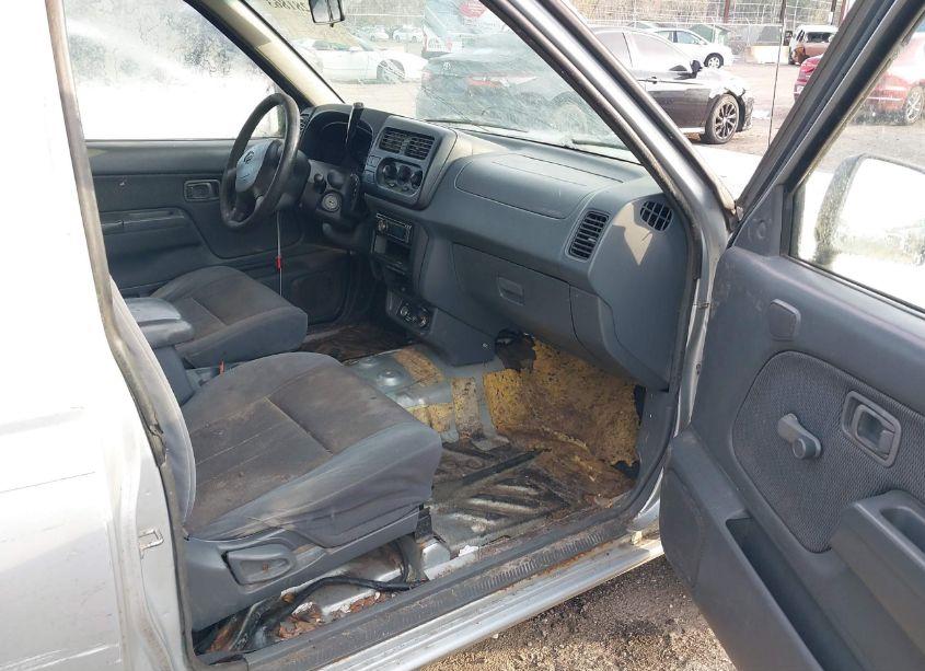 Photo 5 of 2001 Nissan Frontier XE (VIN 1N6DD26S31C350715)