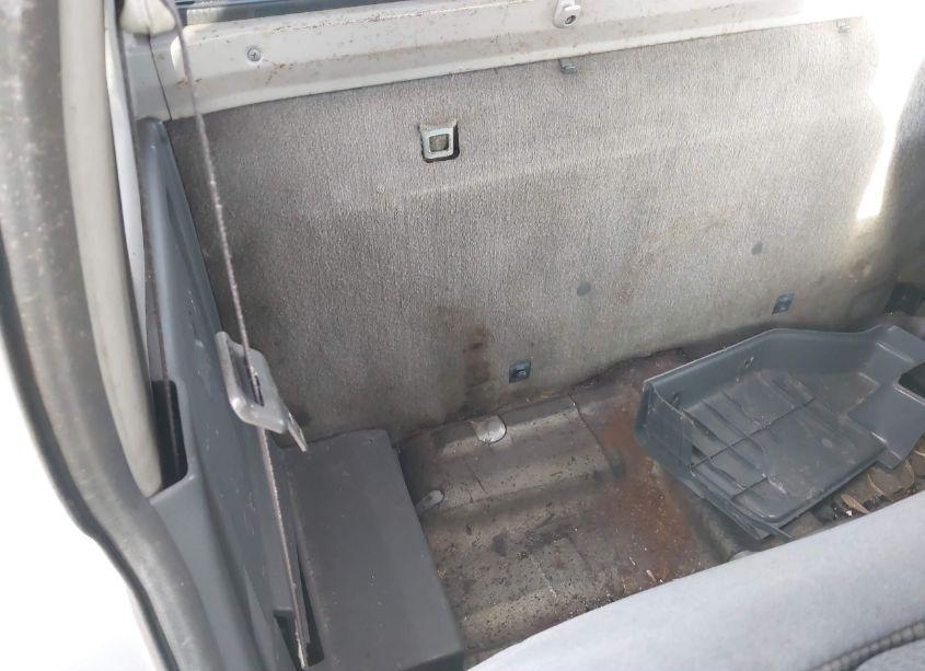 Photo 8 of 2001 Nissan Frontier XE (VIN 1N6DD26S31C350715)