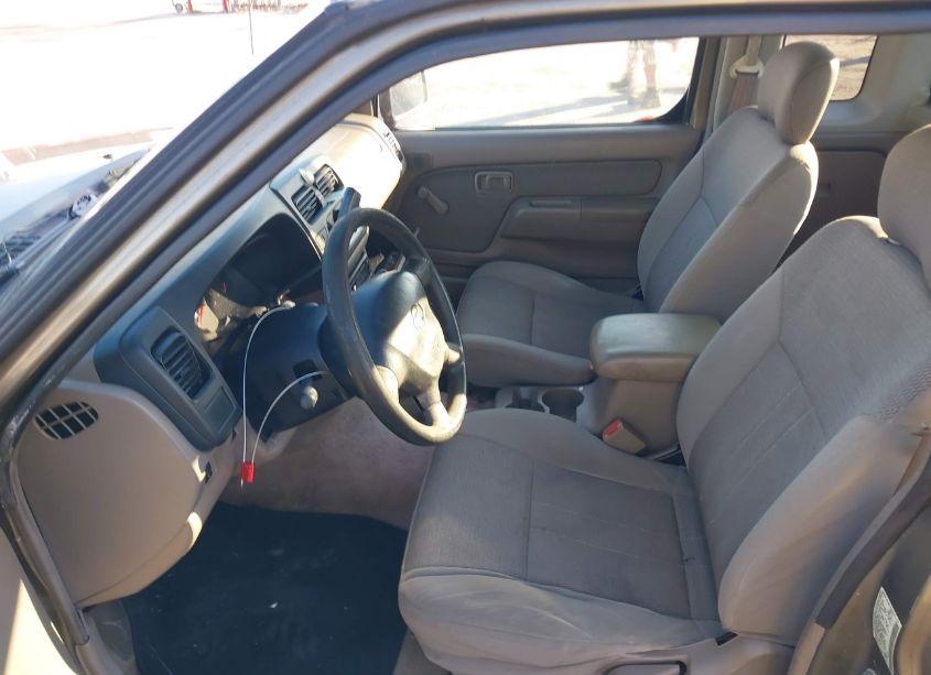 Photo 5 of 2001 Nissan Frontier XE (VIN 1N6DD26S31C380636)