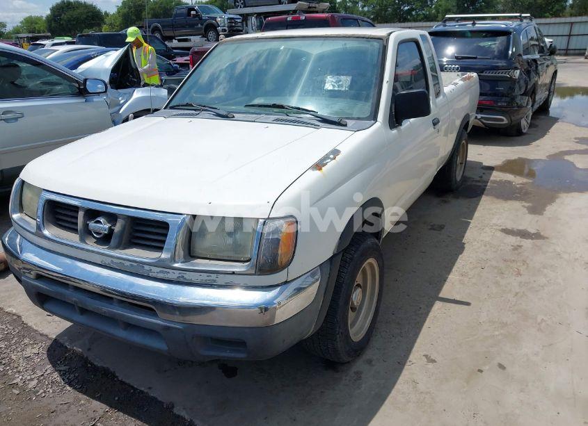 Photo 2 of 1998 Nissan Frontier SE/XE (VIN 1N6DD26S3WC374939)
