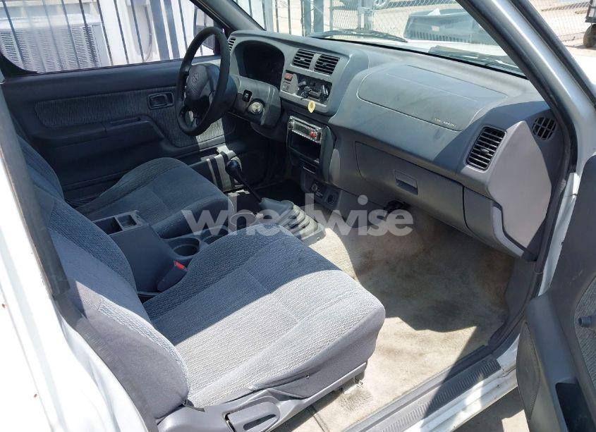 Photo 5 of 1998 Nissan Frontier SE/XE (VIN 1N6DD26S3WC374939)