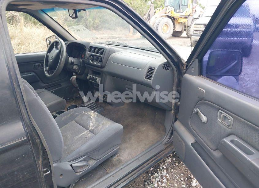 Photo 5 of 2001 Nissan Frontier XE (VIN 1N6DD26S41C315245)