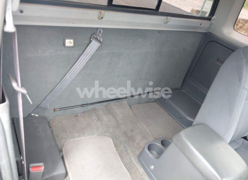 Photo 8 of 2001 Nissan Frontier XE (VIN 1N6DD26S51C400420)