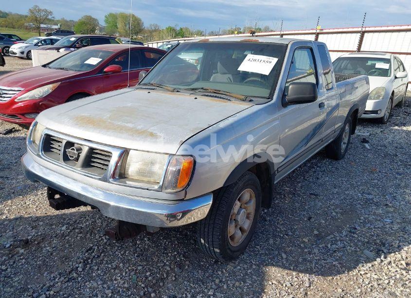 Photo 2 of 2000 Nissan Frontier XE (VIN 1N6DD26S5YC300697)