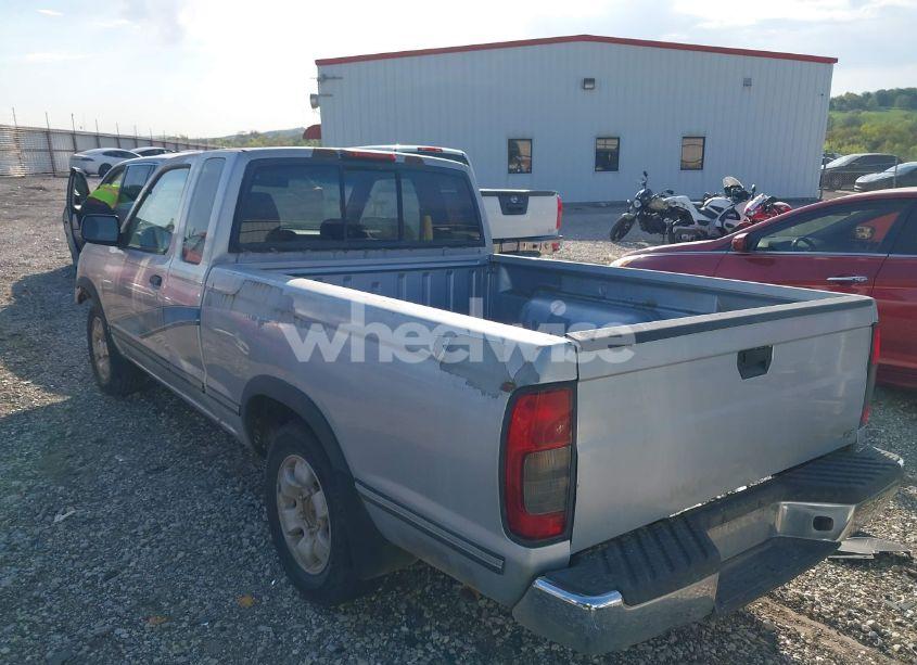 Photo 3 of 2000 Nissan Frontier XE (VIN 1N6DD26S5YC300697)