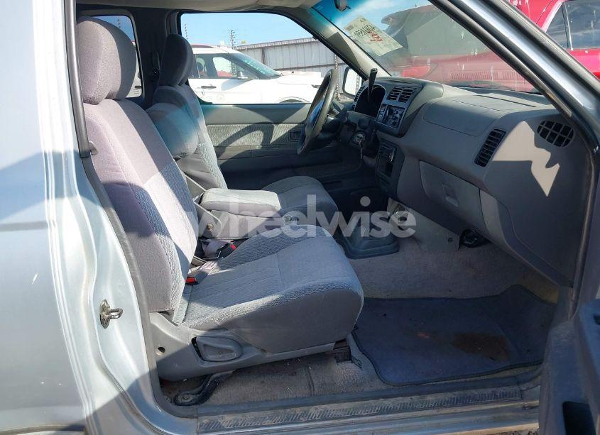 Photo 5 of 2000 Nissan Frontier XE (VIN 1N6DD26S5YC300697)