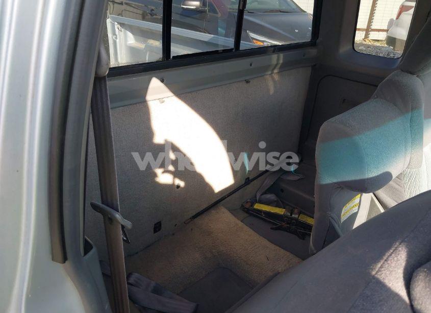 Photo 8 of 2000 Nissan Frontier XE (VIN 1N6DD26S5YC300697)