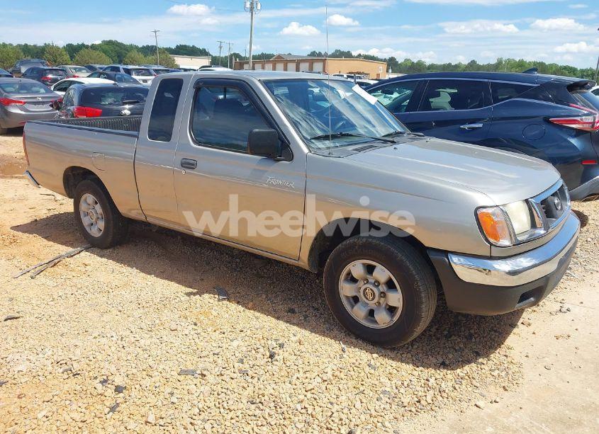 2000 Nissan Frontier XE (VIN 1N6DD26S5YC356106) main photo