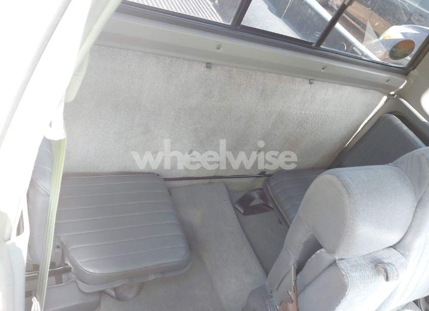 Photo 8 of 2000 Nissan Frontier XE (VIN 1N6DD26S5YC356106)