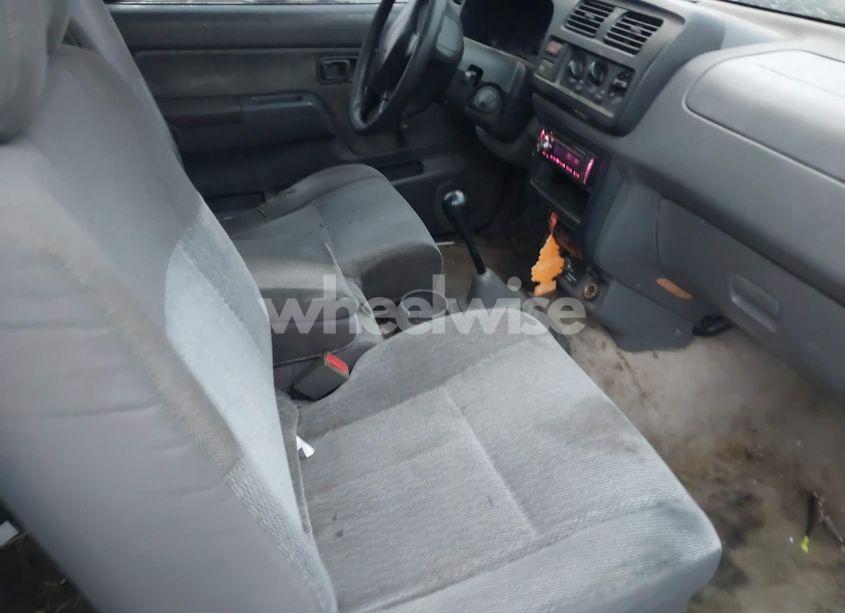 Photo 5 of 2000 Nissan Frontier XE (VIN 1N6DD26S5YC435260)