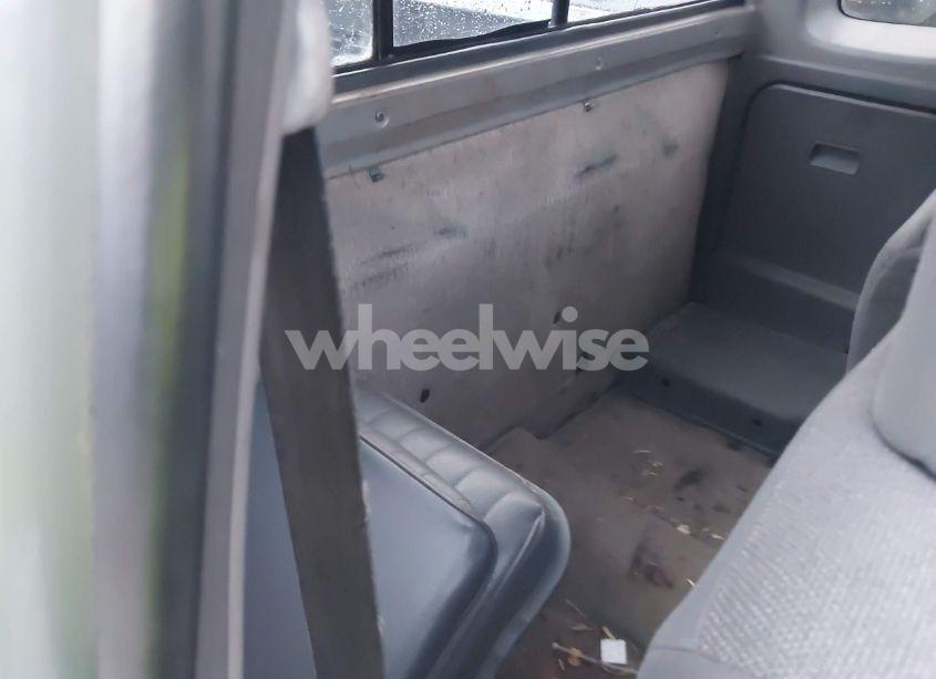 Photo 8 of 2000 Nissan Frontier XE (VIN 1N6DD26S5YC435260)