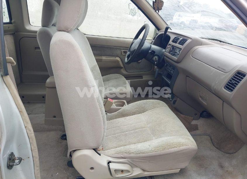 Photo 5 of 1998 Nissan Frontier SE/XE (VIN 1N6DD26S6WC353583)