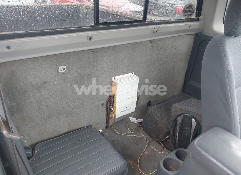 Photo 8 of 2001 Nissan Frontier XE (VIN 1N6DD26S71C303171)