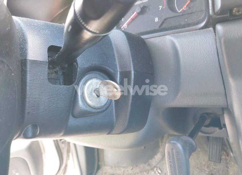 Photo 11 of 2001 Nissan Frontier XE (VIN 1N6DD26S71C317295)