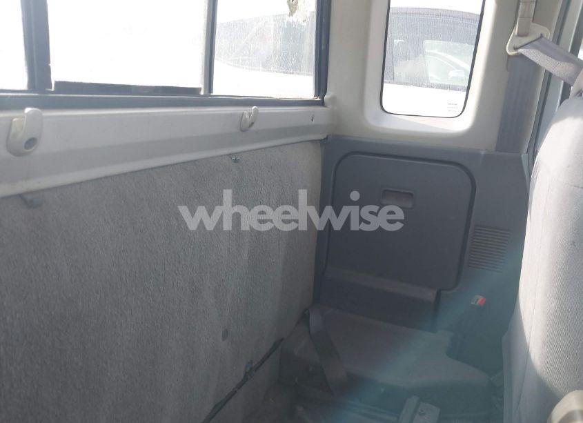 Photo 8 of 2001 Nissan Frontier XE (VIN 1N6DD26S71C333206)