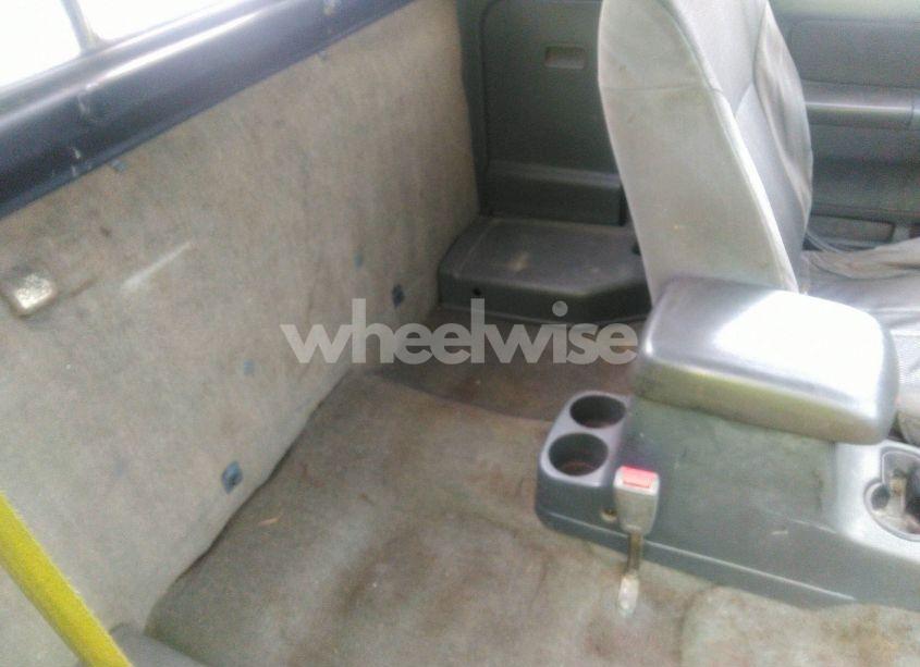 Photo 8 of 2001 Nissan Frontier XE (VIN 1N6DD26S71C376413)