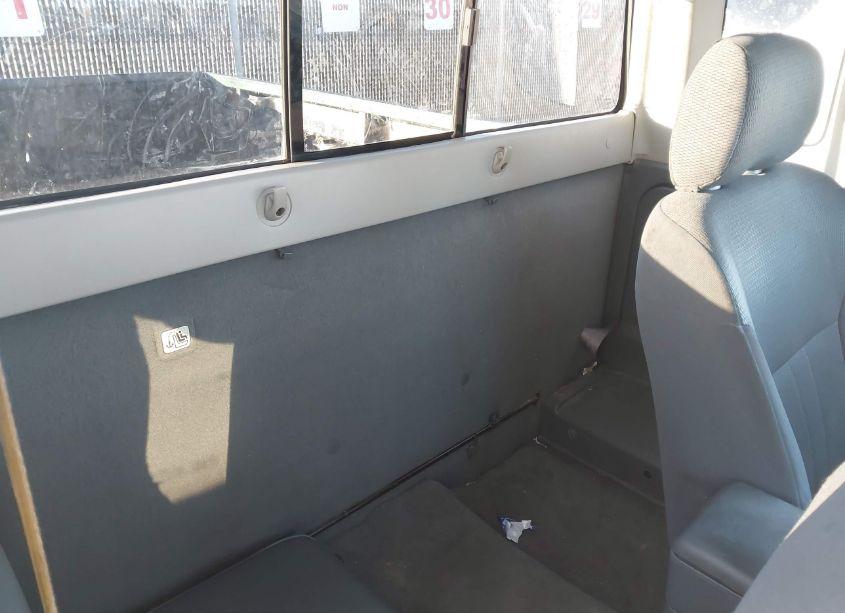 Photo 8 of 2002 Nissan Frontier 2WD XE (VIN 1N6DD26S72C333241)