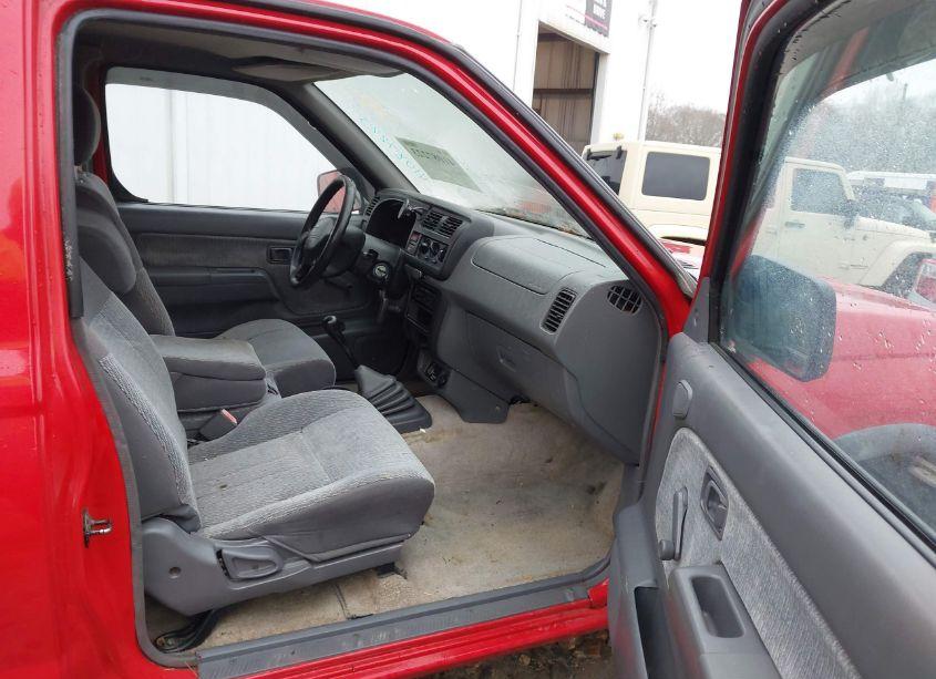 Photo 5 of 2000 Nissan Frontier XE (VIN 1N6DD26S7YC387180)