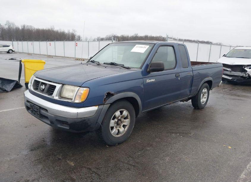 Photo 2 of 2000 Nissan Frontier XE (VIN 1N6DD26S7YC419240)