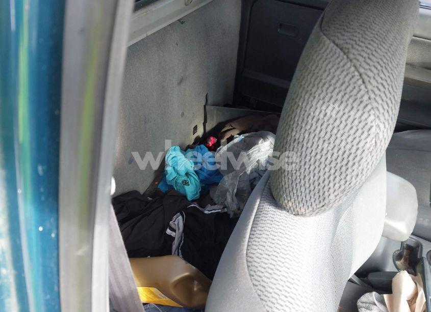 Photo 8 of 2001 Nissan Frontier XE (VIN 1N6DD26S81C334753)