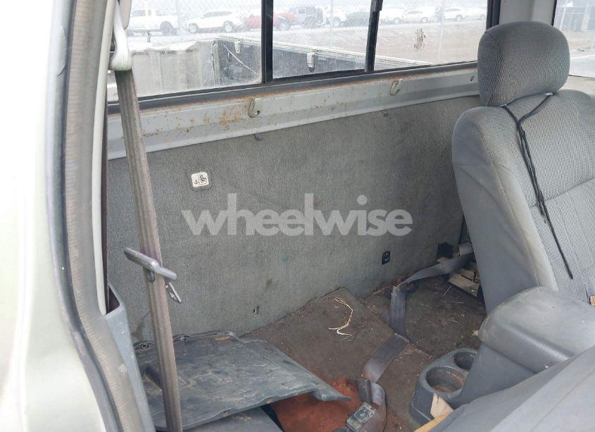 Photo 8 of 2001 Nissan Frontier XE (VIN 1N6DD26S91C343641)