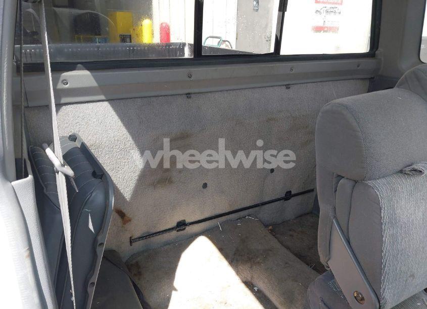 Photo 8 of 2000 Nissan Frontier XE (VIN 1N6DD26S9YC363558)