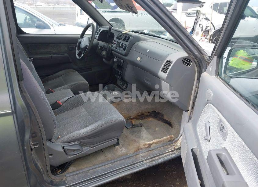 Photo 5 of 2000 Nissan Frontier XE (VIN 1N6DD26S9YC384958)