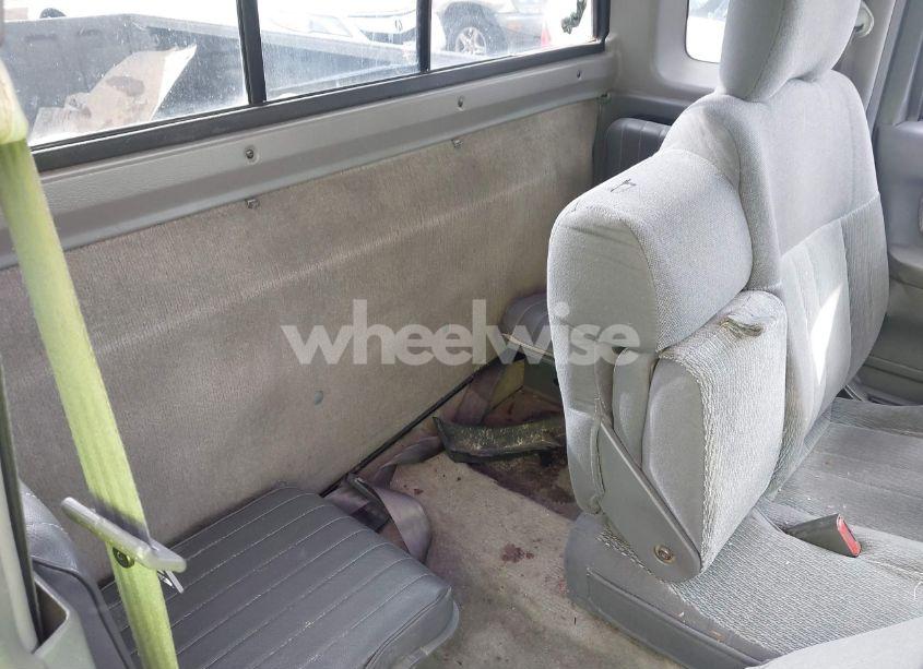 Photo 8 of 2000 Nissan Frontier XE (VIN 1N6DD26S9YC384958)